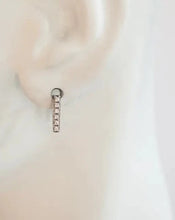 Load image into Gallery viewer, cz square huggie hoop