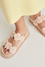 Load image into Gallery viewer, raffia rose sandal