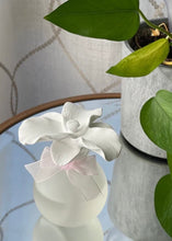 Load image into Gallery viewer, diffuser - lily - lily of valley