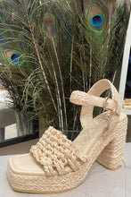 Load image into Gallery viewer, raffia block heel sandal