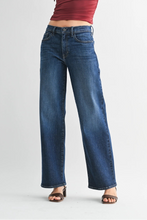 Load image into Gallery viewer, Loose Straight Leg Jean