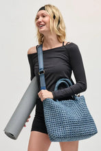 Load image into Gallery viewer, woven medium bag + strap
