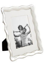 Load image into Gallery viewer, 4x6 wavy metal frame