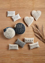Load image into Gallery viewer, mom heart pillow