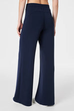 Load image into Gallery viewer, air essentials wide leg pant