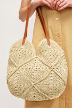 Load image into Gallery viewer, raffia v tote