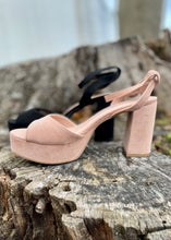 Load image into Gallery viewer, platform sueded sandal