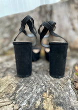 Load image into Gallery viewer, platform sueded sandal