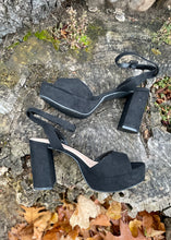 Load image into Gallery viewer, platform sueded sandal