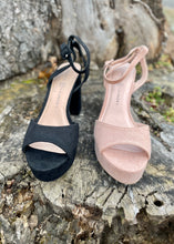Load image into Gallery viewer, platform sueded sandal