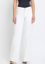 Load image into Gallery viewer, women white dad jean
