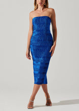 Load image into Gallery viewer, crinkle strapless midi dress
