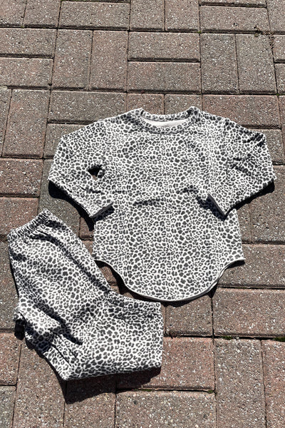 girls leo cozy top
