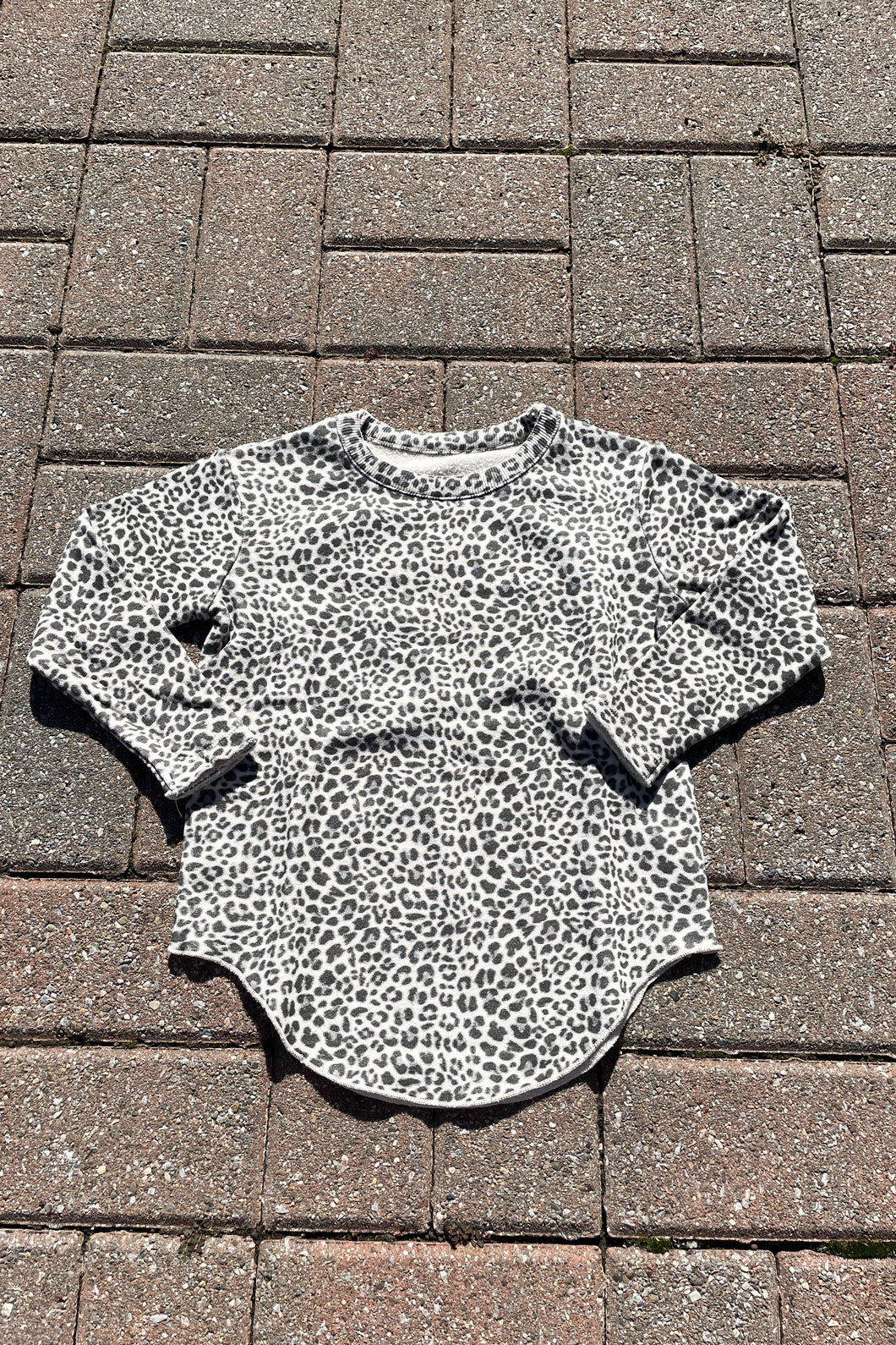 girls leo cozy top