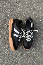 Load image into Gallery viewer, low top stripe sneaker
