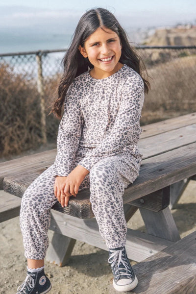 girls leo hacci crew neck