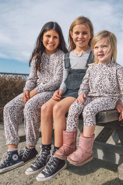 girls leo hacci crew neck