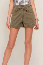 Load image into Gallery viewer, Tie waist short
