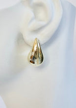Load image into Gallery viewer, small puff teardrop earring
