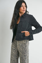 Load image into Gallery viewer, stretch classic denim jacket
