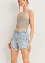 Load image into Gallery viewer, distressed hem shorts 
