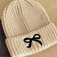 Load image into Gallery viewer, girls bow beanie
