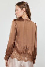 Load image into Gallery viewer, long sleeve lace hem blouse
