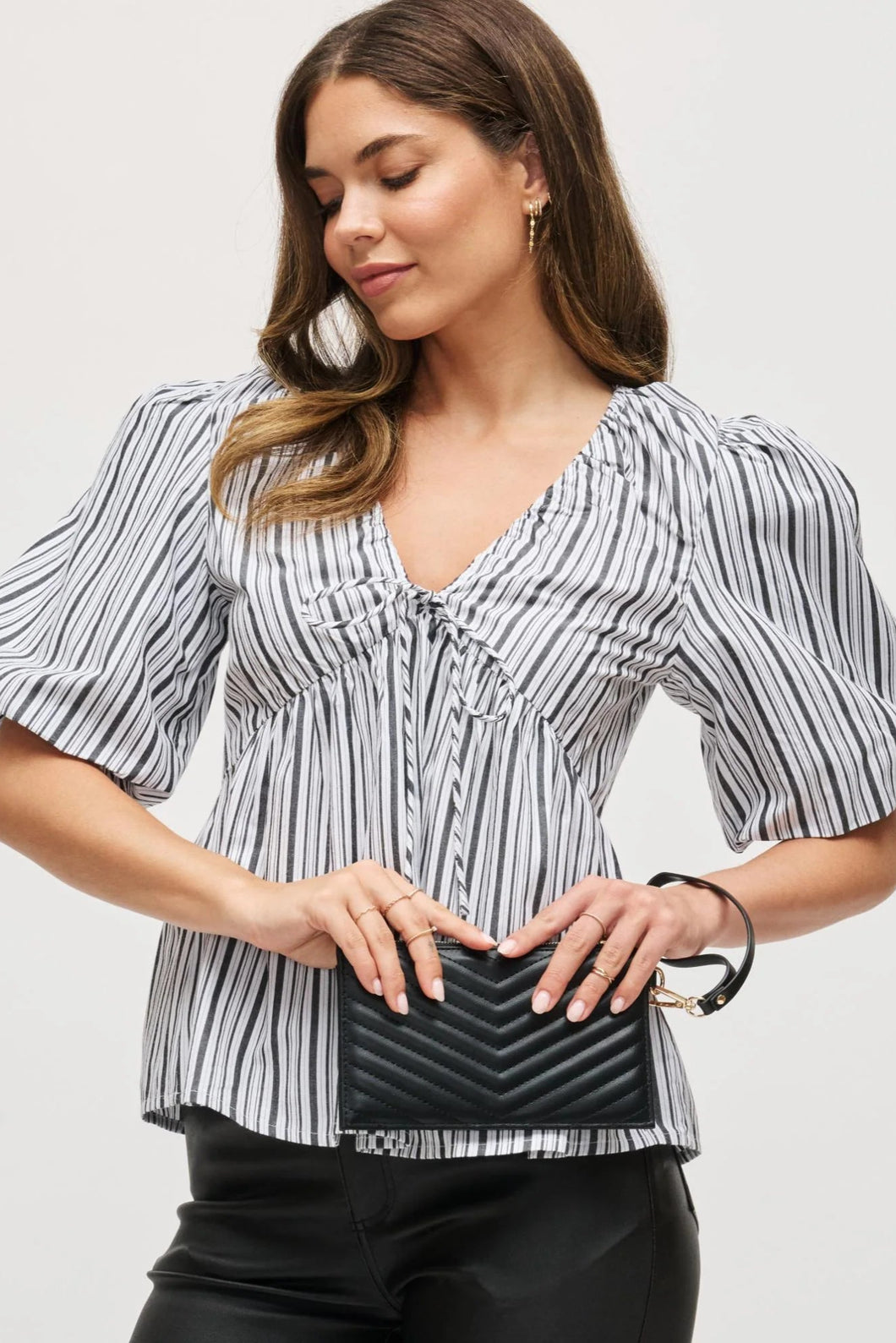 v quilt clutch