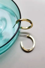 Load image into Gallery viewer, mini siena oval hoop
