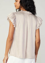 Load image into Gallery viewer, pleat flutter sleeve blouse
