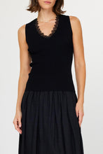 Load image into Gallery viewer, v neck lace trim tank
