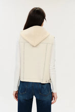 Load image into Gallery viewer, vest with removable hood
