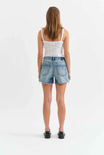Load image into Gallery viewer, midrise loose denim short
