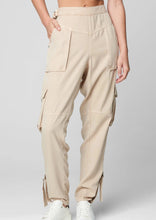 Load image into Gallery viewer, women cargo elastic pant

