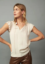 Load image into Gallery viewer, v-neck pleat short sleeve blouse
