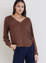 Load image into Gallery viewer, women smocked shoulder blouse
