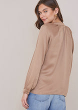 Load image into Gallery viewer, woven pullover blouse
