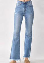 Load image into Gallery viewer, women fray hem flare jean
