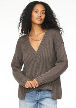 Load image into Gallery viewer, women seamed v neck marled sweater
