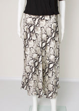 Load image into Gallery viewer, midi skirt-snake print
