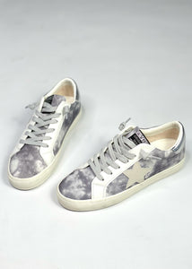 grey laceup sneaker