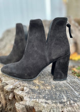 Load image into Gallery viewer, suede v-cut bootie
