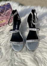 Load image into Gallery viewer, girls 3 strap heel shimmer sandal
