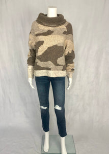 turtle neck sweater - camo