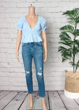 Load image into Gallery viewer, v neck short sleeve crop blouse
