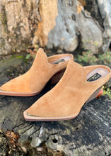 Load image into Gallery viewer, women suede mule
