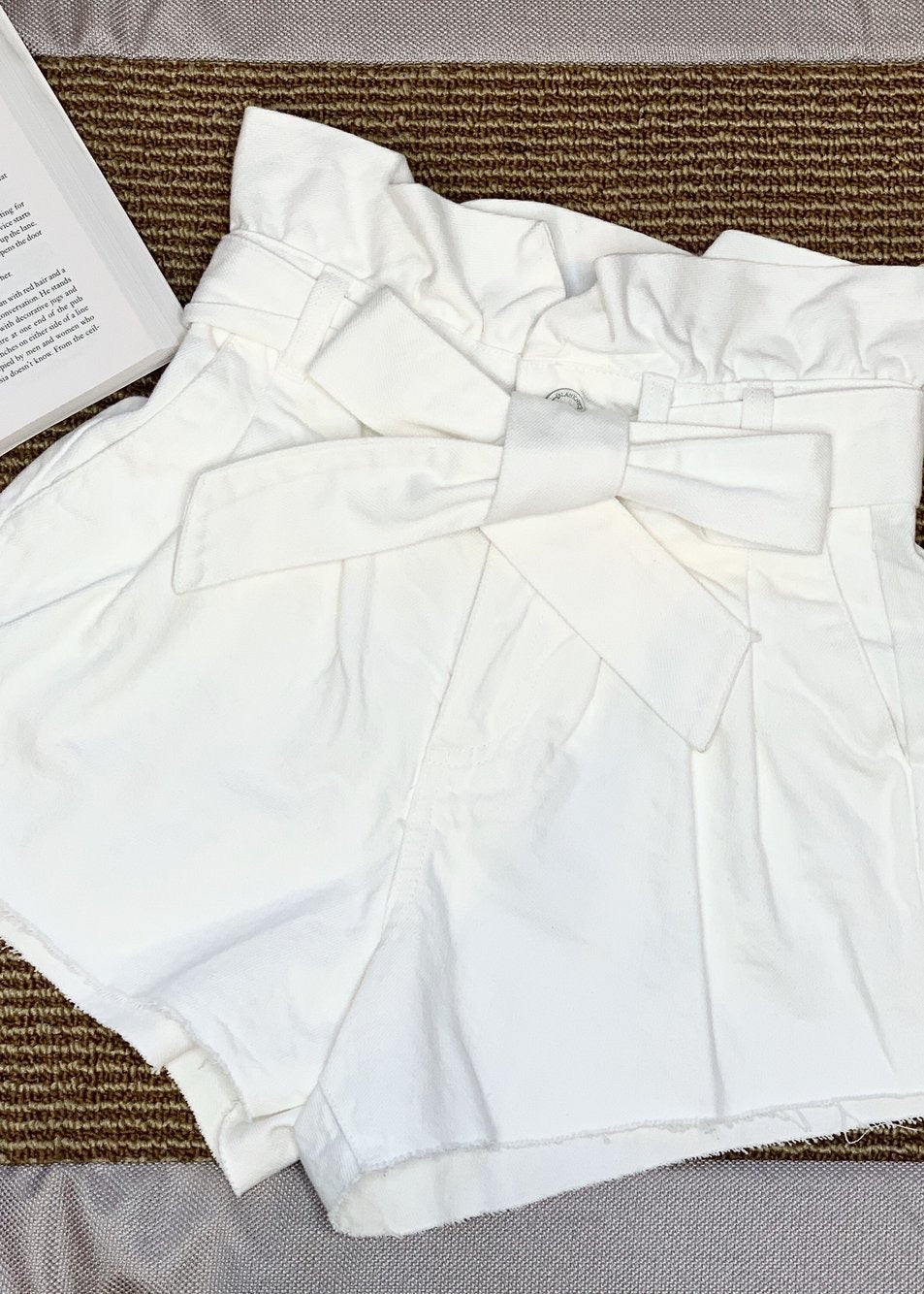 tie paperbag shorts white