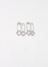 Load image into Gallery viewer, clover pin earring
