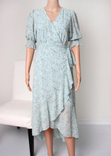 Load image into Gallery viewer, short sleeve floral midi wrap dress
