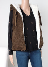 Load image into Gallery viewer, cozy sherpa vest
